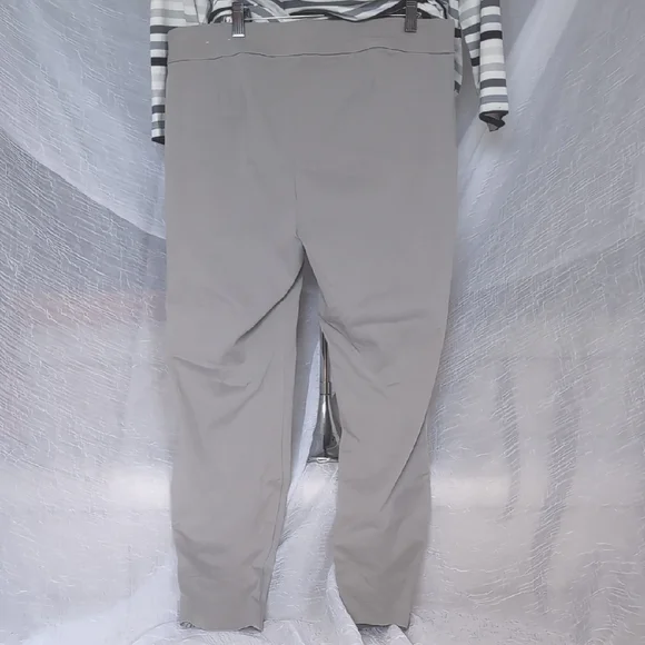Peck & Peck White and Gray Long Sleeve Tee an Grey WHBM pants - Picture 8 of 10